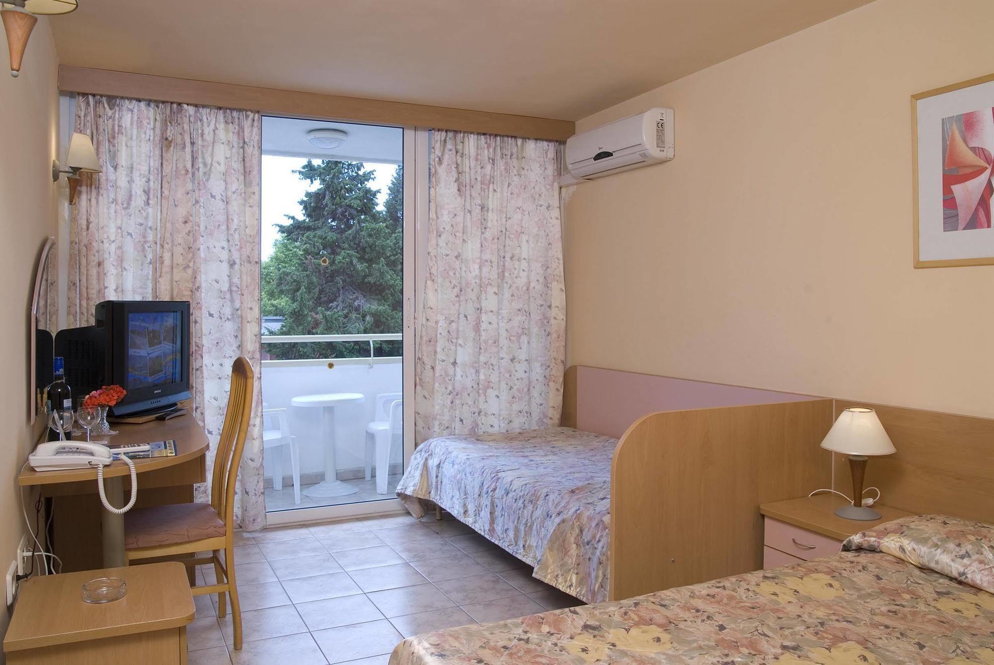 Hotel Oasis Albena Exterior photo